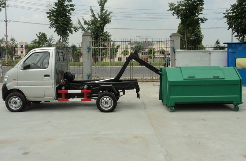 长安3方勾臂式垃圾车工作实拍 长安3方勾臂式垃圾车工作实拍